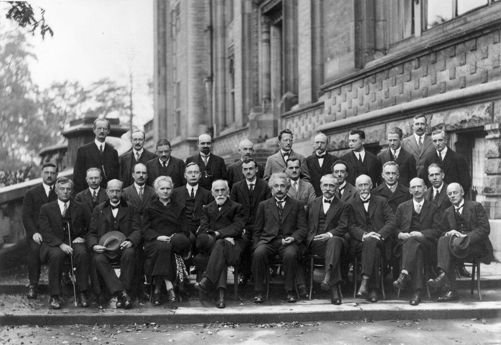 Los participantes del congreso Solvay de 1927, con Marie Curie en primera fila